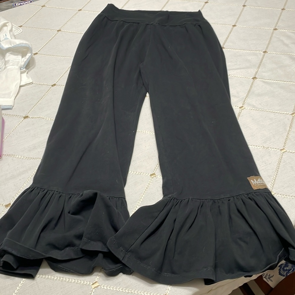 Matilda Jane Sofia Women’s M Big Ruffle Black Pants Stretch